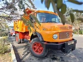 تعمیر ماشین آلات به صورت روزانه انجام میشود