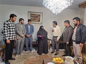 دیدار با خانوادههای معظم شهدا در منطقه ۲ شهرداری کرج