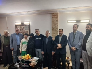 تصویر دیدار مدیر کل صمت استان البرز با جانباز و آزاده سرافراز حاج رسول زینالی