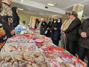 تصویر برپایی نمایشگاه صنایع دستی به مناسبت دهه مبارک فجر در کرج