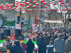 تصویر حضور مردم ولایتمدار کمال‌شهر در جشن چهل و ششمین سالگرد پیروزی انقلاب