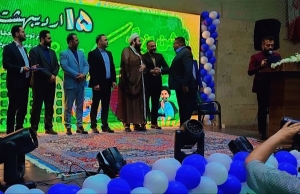 تصویر تجلیل از قاری برگزیده مهدی فلاح نژاد توسط شرکت عمران وزارت راه و شهرسازی کشور