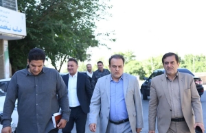 تصویر بازدید میدانی جمعی از مسئولان استانی و شهری از آماده‌سازی استادیوم