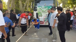 تصویر نبرد قویترین مردان البرز با تریلی