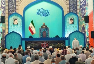 تصویر تلاوت استاد مهدی فلاح نژاد،نماز جمعه کرج،با حضور نماینده رهبر معظم انقلاب در استان البرز