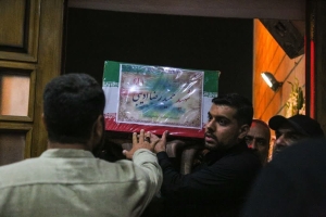 تصویر وداع با پیکر پاک شهید مدافع وطن حمیدرضا ادیبی در هیئت انصار الامام(ره) رزمندگان کرج