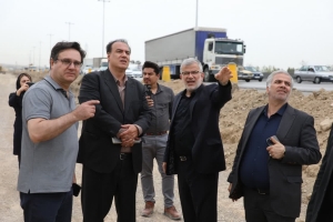 تصویر استاندار البرز و خبرنگاران، هم‌قدم در دل پروژه کنارگذر شمالی کرج، روایتگر امید و سازندگی شدند