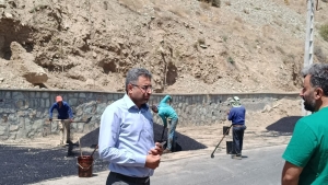 تصویر بازدید دکتر آسرایی شهردار آسارا  از روند اجرای عملیات روکش آسفالت معابر شهری