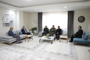تصویر دیدار استاندار و مدیرکل بنیاد شهید و امور ایثارگران استان البرز با ایثارگر دوران دفاع مقدس