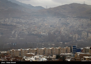 تصویر قفل ذرات آلاینده بر گلوی کرج
