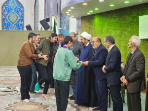 تصویر تقدیر از تیم فوتبال خانه امداد شهدای مهدی‌آباد در نماز جمعه شهرستان چهارباغ»