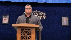 تصویر تلاوت استاد مهدی فلاح نژاد،شهادت قائد امت، رهبر معظم جمهوری اسلامی ایران در ساوجبلاغ