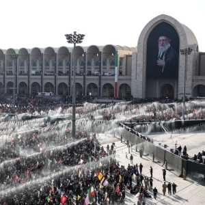 تصویر وداع با آقای شهید؛ جهان از بغض ایستاد، زمین از اشک لرزید