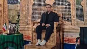 تصویر تلاوت مجلسی استاد مهدی فلاح نژاد شب هفت رهبر شهید جمهوری اسلامی ایران در ساوجبلاغ