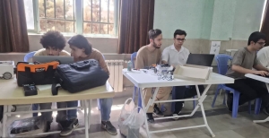 تصویر تیم های برتر مسابقه طراحی و ساخت جارو برقی هوشمند در البرز معرفی شدند