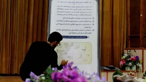 تصویر معلمان قرارگاه جهادی البرز با رهبری و شهدا میثاق نامه امضاء کردند