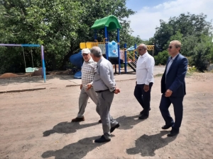 تصویر بازدید فرماندار طالقان از روستای کرود به منظور بررسی طرح هادی