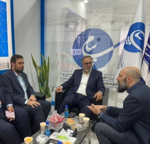 تصویر گفت‌وگوی مدیرعامل پیام با واحدهای تولیدی منطقه در الکامپ