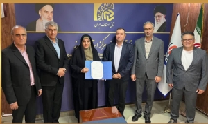 تصویر اعتبارنامه «مریم قمی» به عنوان نایب رئیس اول اتاق اصناف مرکز استان البرز اعطا شد