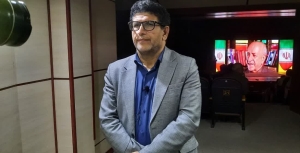 تصویر احیای سنت قصه‌خوانی و شاهنامه‌خوانی در خانواده‌ها، گمشده آرامش بشر امروز است