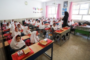 تصویر طنین زنگ شکوفه‌ها در مدارس البرز
