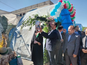 تصویر زنگ شکوفه ها به یاد شهدای دانش آموز میناب درالبرز به صدا درآمد