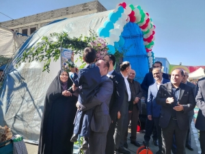 تصویر جشن شکوفه ها اولین خاطره مدرسه را در ذهن ها ماندگار می کند