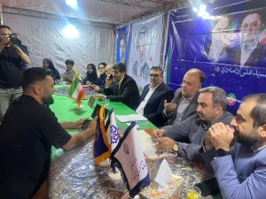 تصویر برپایی میز خدمت و ارتباطات مردمی دستگاه‌های اجرایی استان البرز