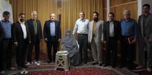 تصویر دیدار رئیس سازمان جهاد کشاورزی استان البرز با خانواده شهیدان رضایی