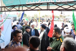 تصویر بازدید امام جمعه ماهدشت از نمایشگاه «اسوه»