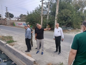 تصویر بازدید میدانی شهردار ماهدشت از مسیرهای عبور سیلاب و روان‌آب‌های سطحی