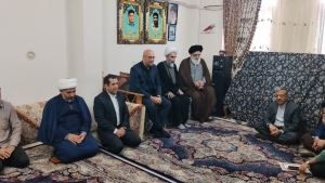 تصویر تکریم خانواده‌های معظم شهدای "جنگ‌های ۱۲ روزه و ۴۰ روزه" در اشتهارد